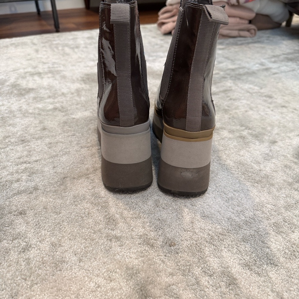 NEW!! Naked Feet Glossy Brown Ankle Boots GUILD IN MUD PLATFORM - Picture 3 of 12